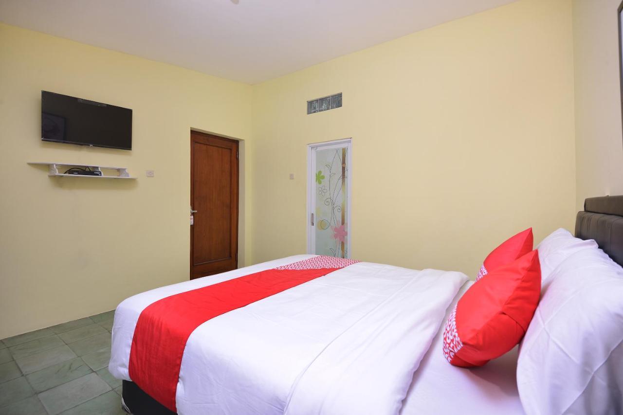 Super Oyo 1046 Omah Pathok Otel Yogyakarta Dış mekan fotoğraf