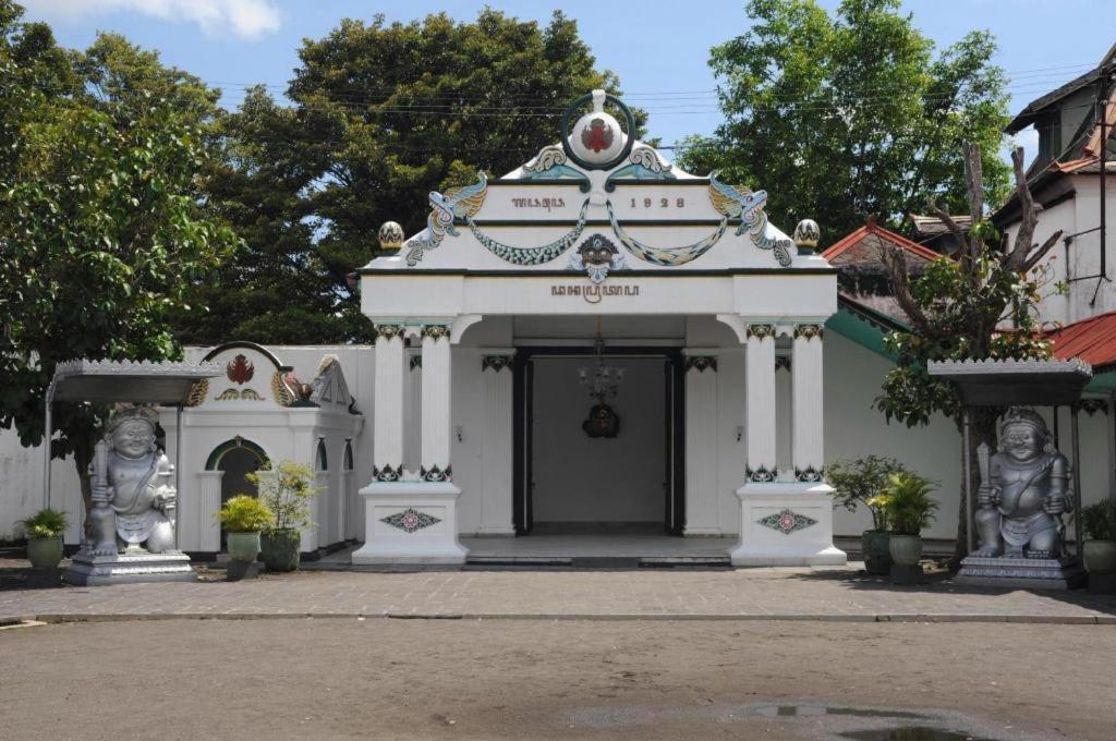 Super Oyo 1046 Omah Pathok Otel Yogyakarta Dış mekan fotoğraf