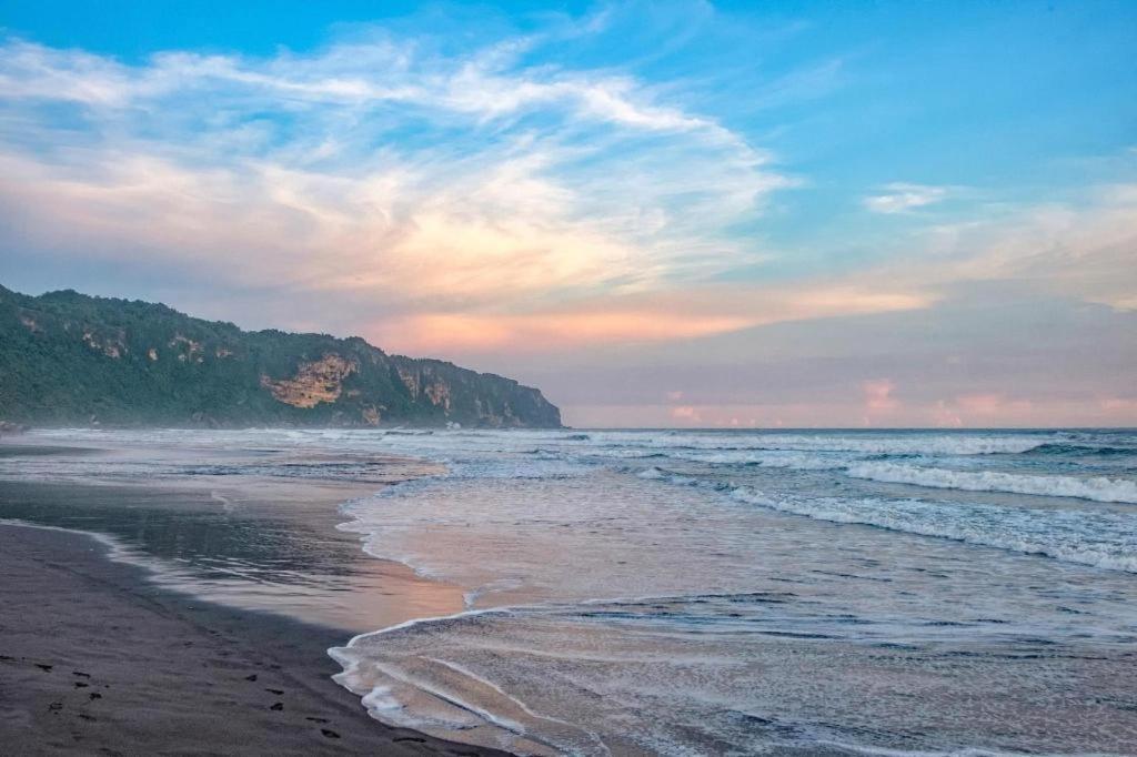 Super Oyo 1046 Omah Pathok Otel Yogyakarta Dış mekan fotoğraf