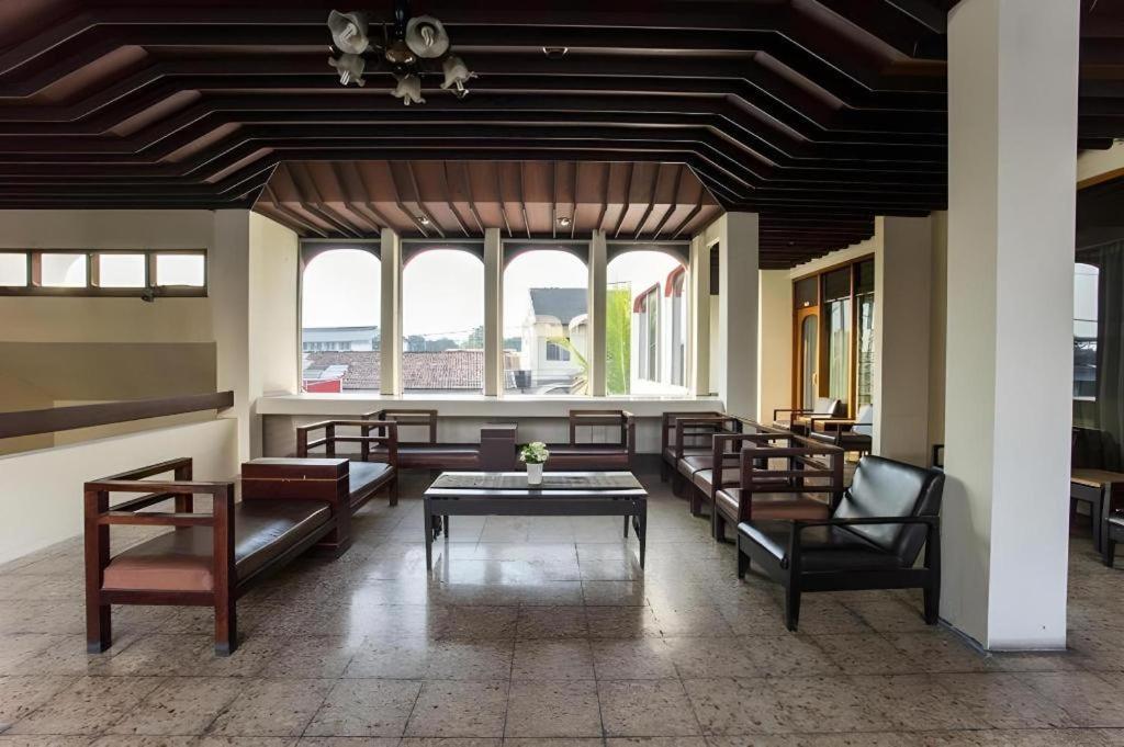 Super Oyo 1046 Omah Pathok Otel Yogyakarta Dış mekan fotoğraf