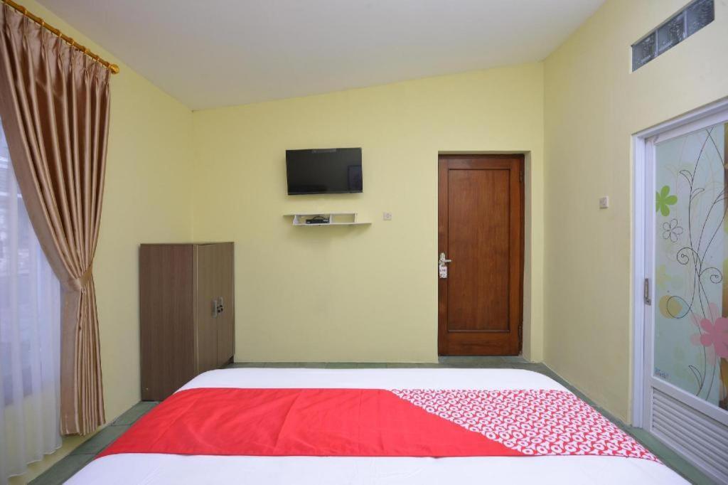 Super Oyo 1046 Omah Pathok Otel Yogyakarta Dış mekan fotoğraf