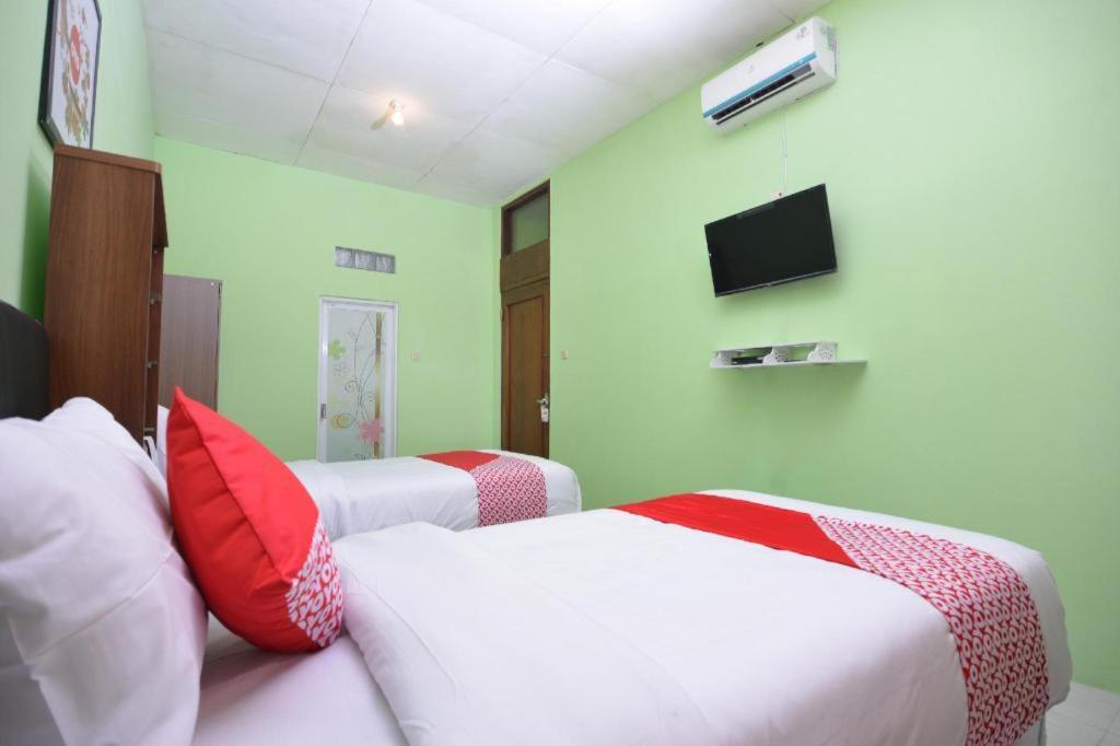 Super Oyo 1046 Omah Pathok Otel Yogyakarta Dış mekan fotoğraf
