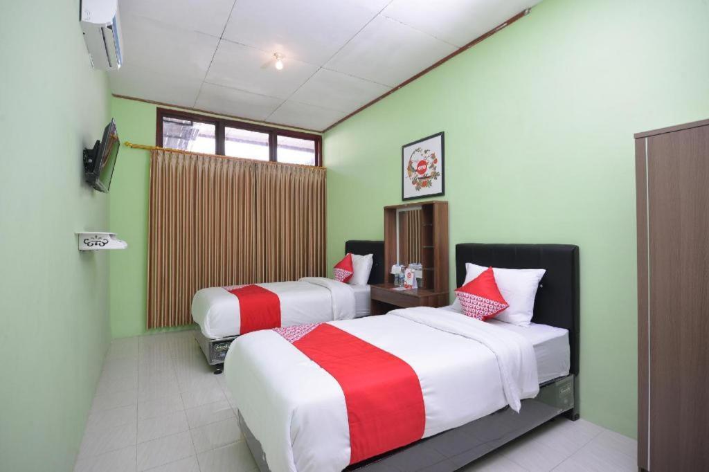 Super Oyo 1046 Omah Pathok Otel Yogyakarta Dış mekan fotoğraf